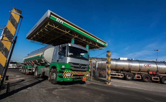 Gasolina foi reajustada, em média, em 5%; diesel, em 8%