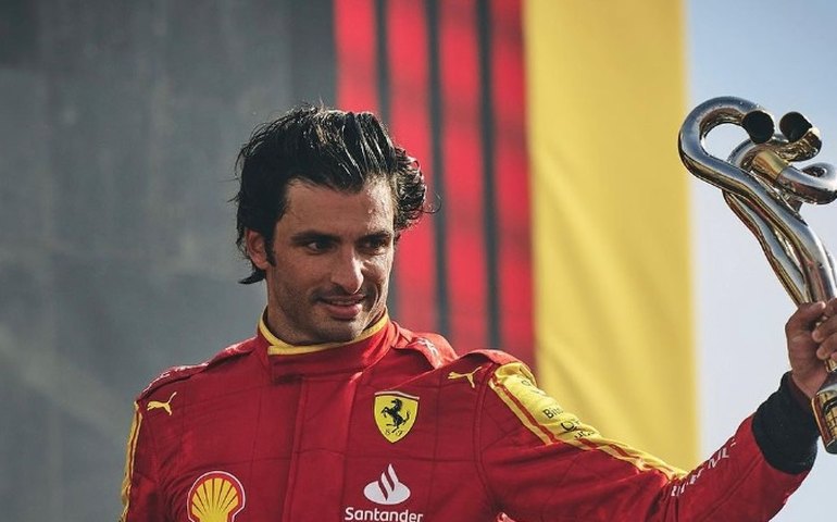 Sainz lidera 3º treino livre do GP de Cingapura e cria expectativa na Ferrari; Verstappen é 4º
