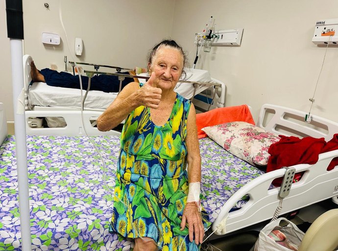 Idosa de 81 anos supera AVC, recebe alta do HRPI sem sequelas e comemora: “Eu renasci”