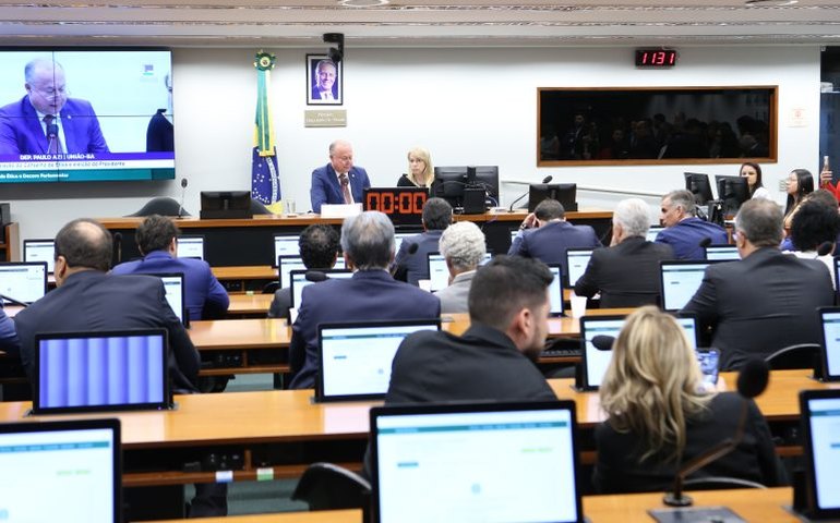 Conselho de Ética reúne-se nesta quarta para analisar dez processos que pedem a cassação de deputados