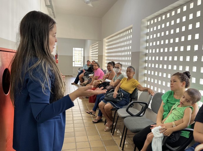Ação humanizada leva informação sobre autismo a usuários do Ambulatório de Especialidades da Uncisal