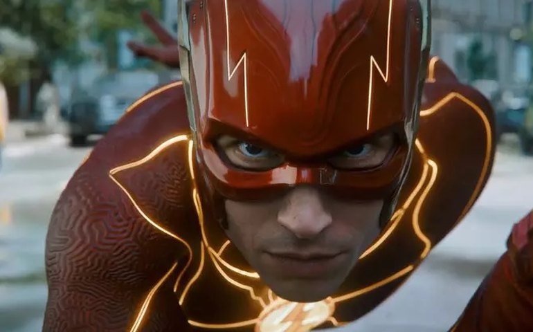 Bebês caem de janela e Flash tenta salvar: veja bastidores da cena mais agoniante do filme