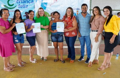 Secretaria de Assistência Social entrega cartões do Programa Cria em Porto Calvo