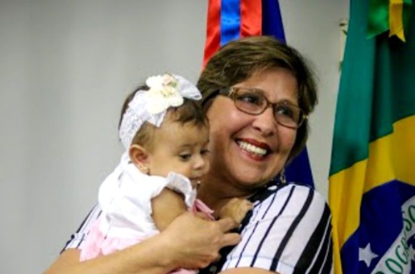 Vereadores homenageiam Célia pelo trabalho com a primeira infância