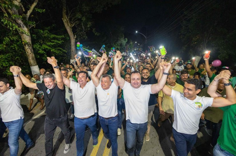 Júnior Dâmaso reúne multidão em caminhada em Marechal Deodoro