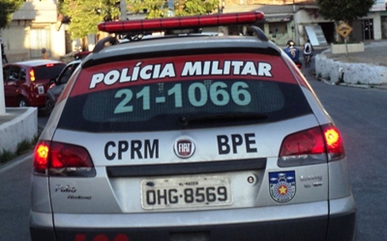 Homem assalta casal de turistas e é detido pelo BPE