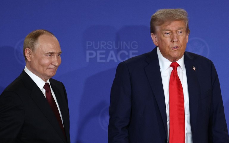Aproximação de Putin e Trump e intransigência de Zelensky podem afastar EUA da Ucrânia, diz analista
