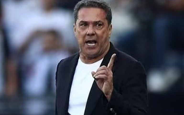 Luxemburgo vê Paulinho como ponto positivo no Corinthians e mantém esperança: 'Não terminou'