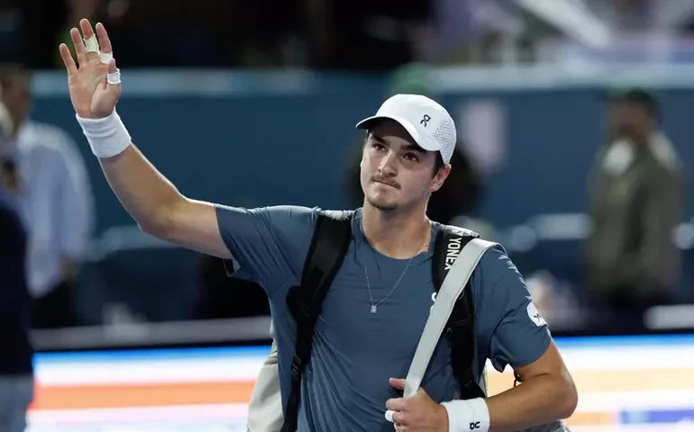 João Fonseca faz partida segura e bate Diallo em estreia em Monte Carlo