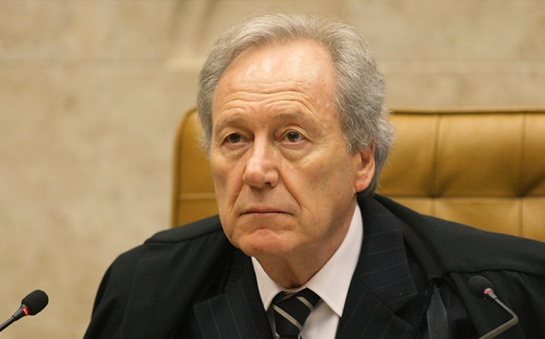 Presidente do STF marca para amanhã reunião com Cunha e líderes da oposição