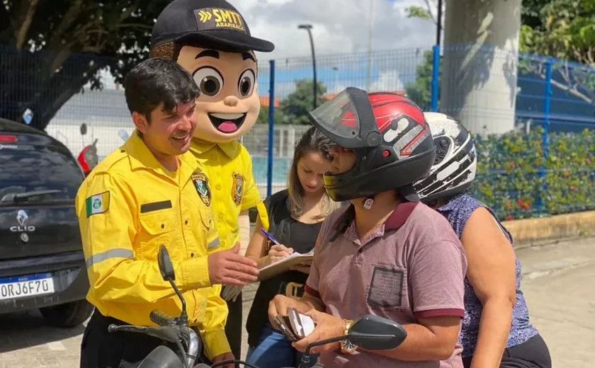 Blitz da SMTT flagra condutores de motos inabilitados em Arapiraca