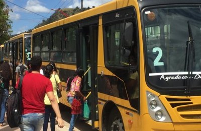 Prefeitura de Santana do Mundaú disponibiliza ônibus gratuito para inscritos do Enem 