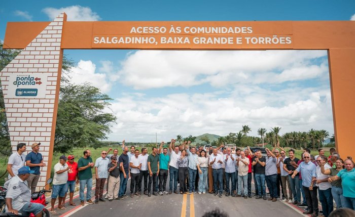 Obra foi entregue pelo governador após 30 anos de espera da comunidade Obra foi entregue pelo governador após 30 anos de espera da comunidade