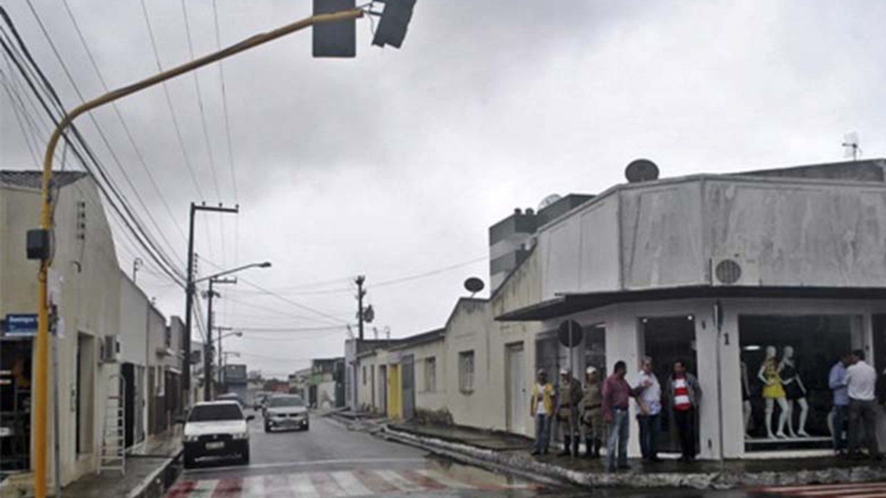Arapiraca: SMTT liga semáforo e melhora tráfego entre bairros de Arapiraca