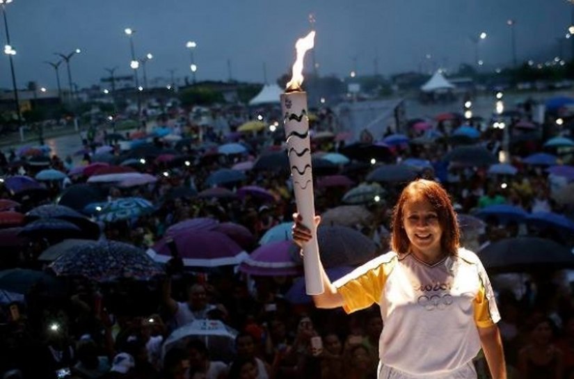 Apesar de muita chuva, emoção marca a passagem da tocha