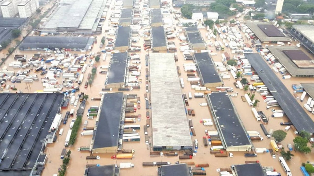 Ceagesp fica fechada para limpeza; perda com enchente ainda está sendo avaliada