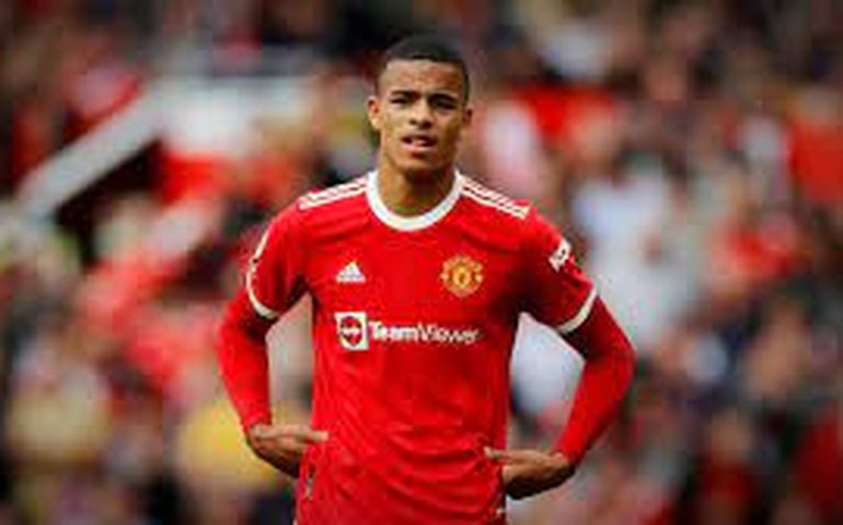 Barcelona tem interesse em jogador acusado de violência doméstica, diz jornal 