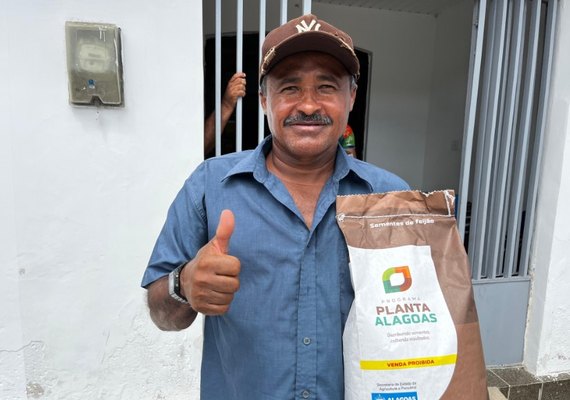 Prefeitura de Santana do Mundaú inicia entrega de sementes