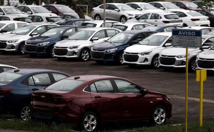 Governo anuncia redução de até 10,8% no preço de carros novos