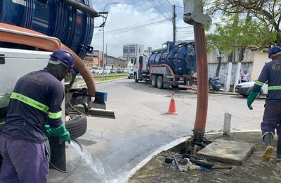 Prefeitura leva ações de limpeza e recuperação de galerias para amenizar impactos da chuva
