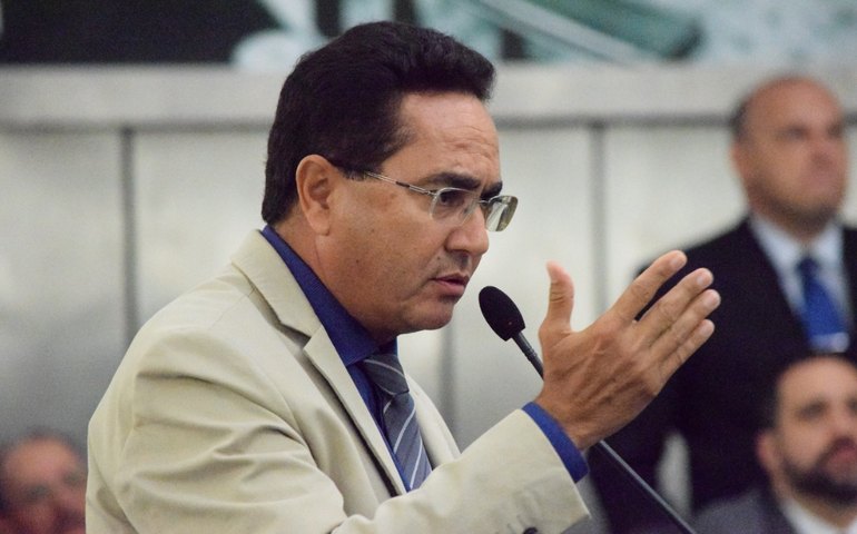 Deputados solicitam regularização do pagamento de transportadores escolares