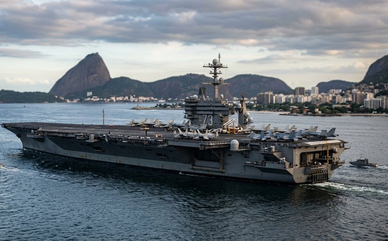 Lança-mísseis, metralhadoras giratórias e poder nuclear: conheça porta-aviões dos EUA que já foi estrela de cinema e chega ao Rio para missão
