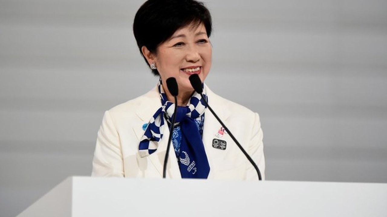 Japão: Yuriko Koike, potencial sucessora de Shinzo Abe, vence eleição em Tóquio