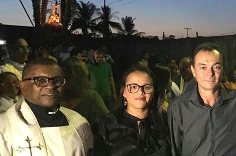 Fiéis acompanham procissão de encerramento da festa de Nossa Senhora da Piedade em Anadia