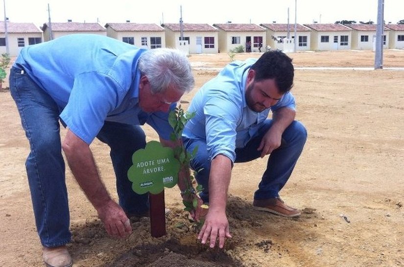 IMA realiza plantio de mudas em conjunto habitacional de Rio Largo