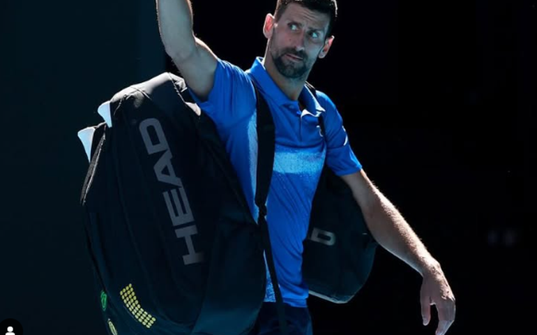 Novak Djokovic publica imagem de sua lesão e provoca críticos: 'Para todos os especialistas'