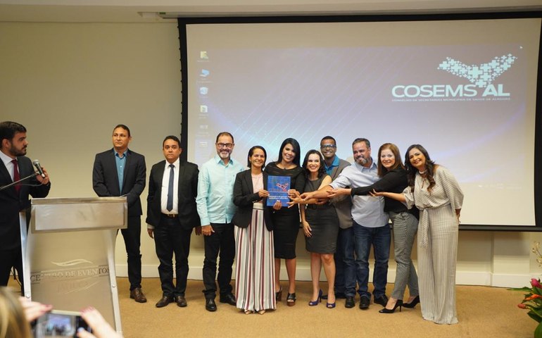 Membros da Diretoria Executiva e do Conselho Fiscal do Cosems/AL tomam posse