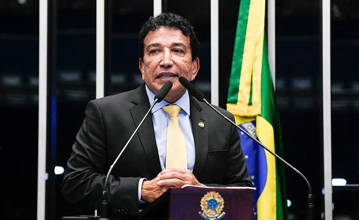 O senador Magno Malta é autor da proposta