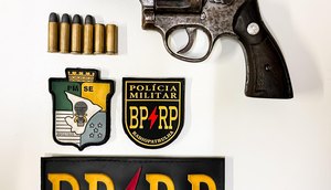 Homem tenta fugir de abordagem policial, pula muros de casas e morre durante confronto em Aracaju