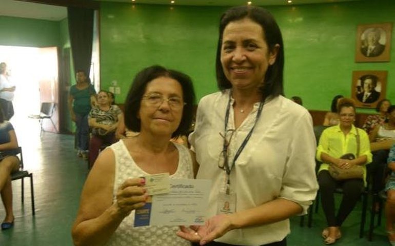 Artesãs concluem curso de capacitação e recebem carteira oficial da profissão