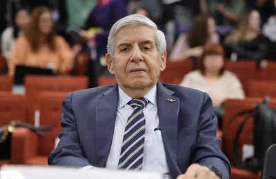 PGR é a favor de prisão domiciliar humanitária para general Heleno