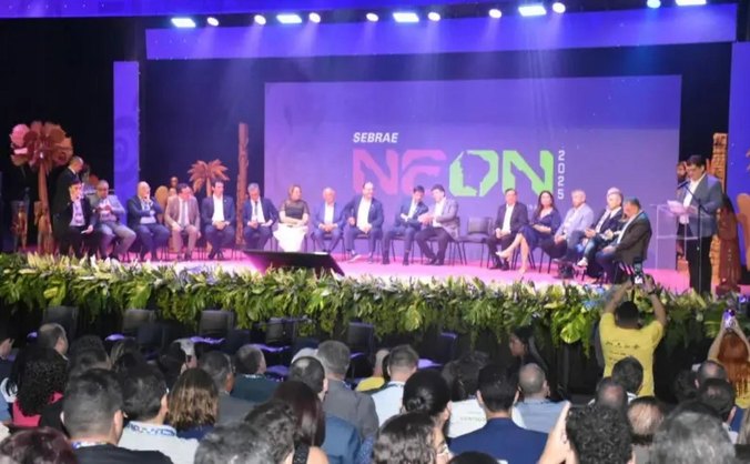Consórcio Nordeste também integra uma mesa de debates no salão principal do evento