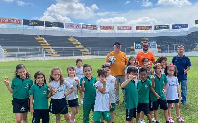 Municipal de Arapiraca recebe visita de alunos e Centenário será destaque em feira literária