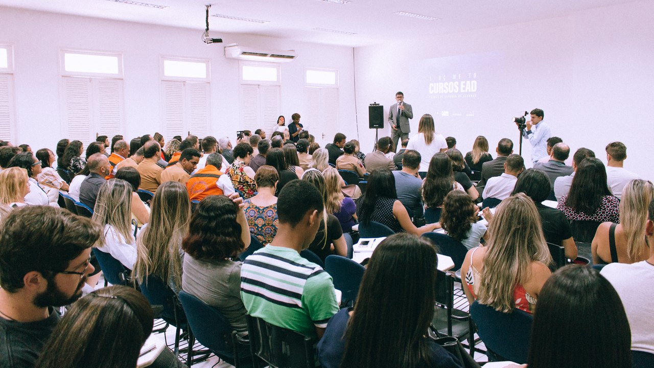 Governo lança parceria que oferta mais de 160 cursos a servidores alagoanos