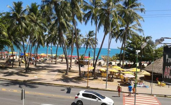 Comerciantes da orla de Maceió esperam movimentação maior com feriadão - Foto: Divulgação