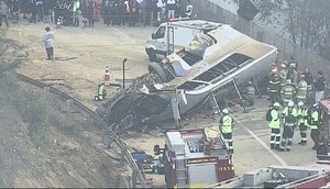 Ônibus com torcedores do Corinthians tomba e deixa sete mortos