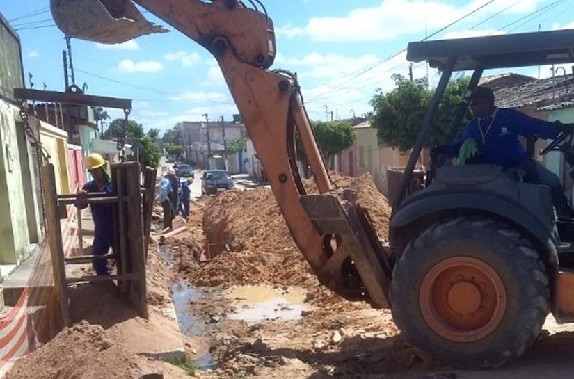 Arapiraca é a única no Brasil que continua executando obras de saneamento