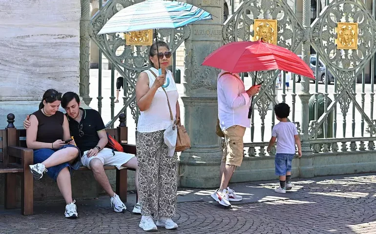 Menino de 4 anos morre na Itália após sofrer insolação em carro