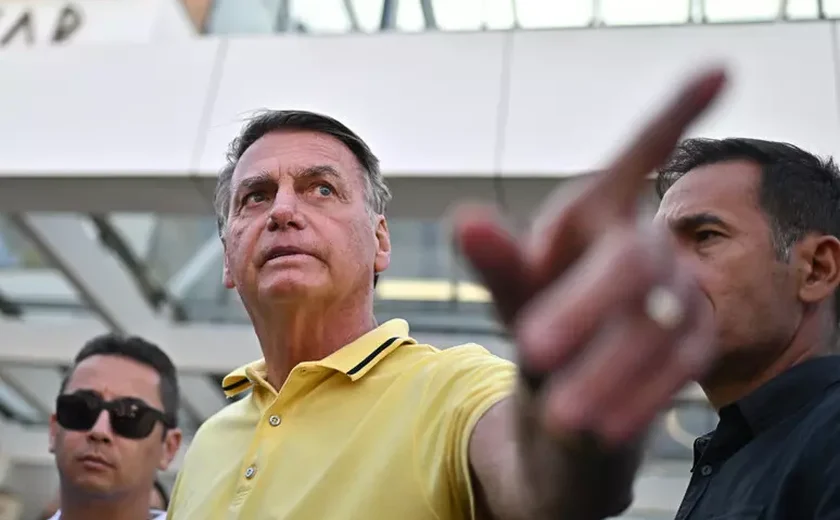 Bolsonaro terá de depor à PF sobre plano de fuga