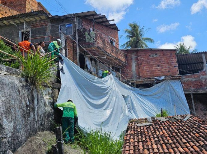 Defesa Civil de Maceió protegeu 174 pontos com lonas brancas em áreas de risco
