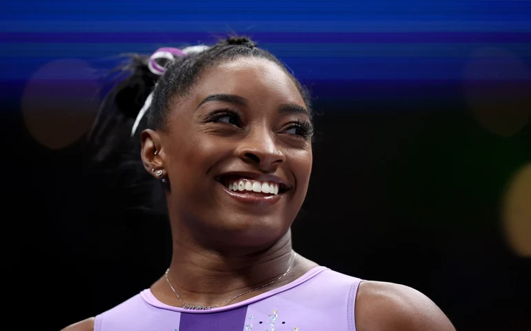 Ginasta negra é ignorada em distribuição de medalhas na Irlanda; Simone Billes reage
