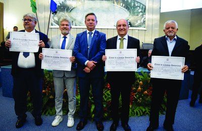 Assembleia Legislativa homenageia empresários da construção civil e do comércio