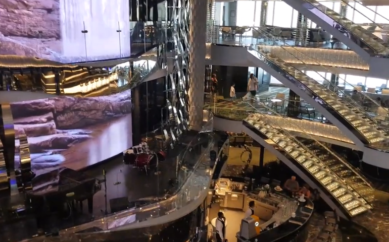 Escadarias de cristal Swarovski e shows de estrelas: navio de luxo inaugura temporada de cruzeiros no Rio