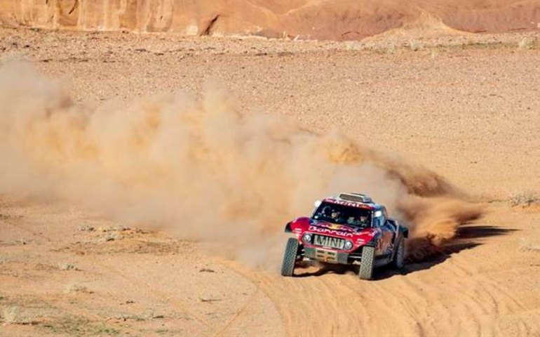 Sainz e Brabec mantêm liderança do Dakar a uma etapa do fim