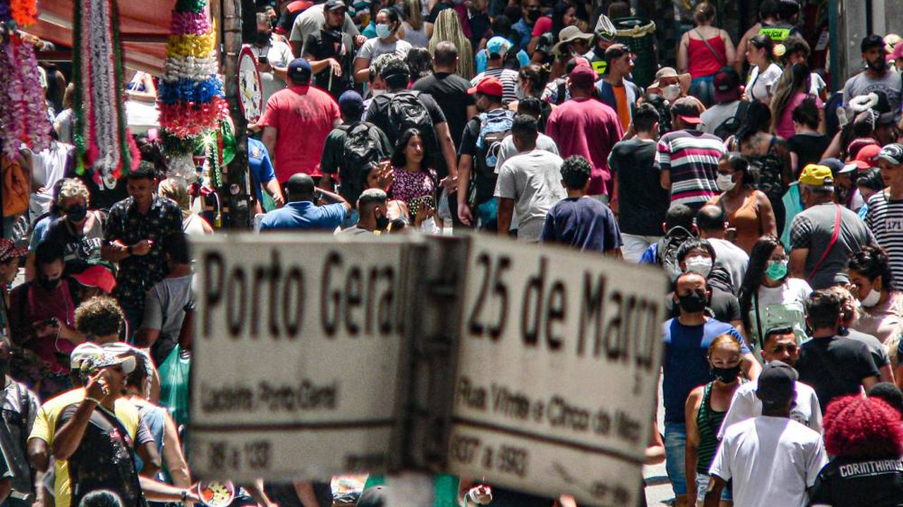 Na 25 de Março, informais dão o tom do Natal