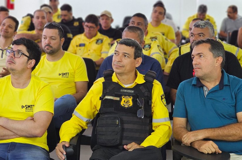 Em reunião, SMTT Arapiraca apresenta planejamento para agentes de trânsito